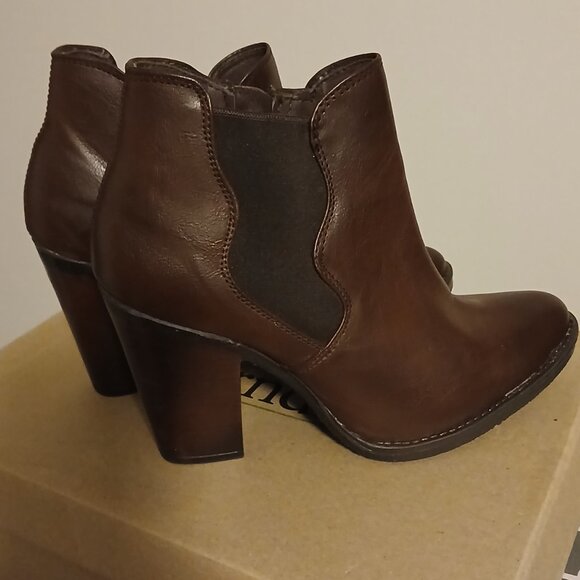 Boots & Jeans - Picture 3 of 5